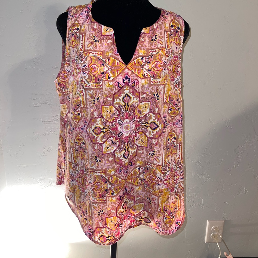 Sleeveless blouse from stitch fix. New with tags on it.